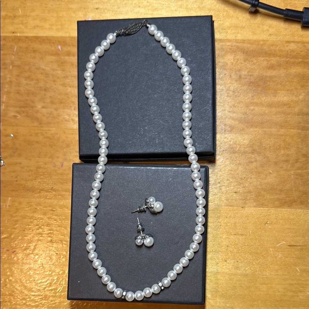 Elegant Pearl Necklace and Earring Set